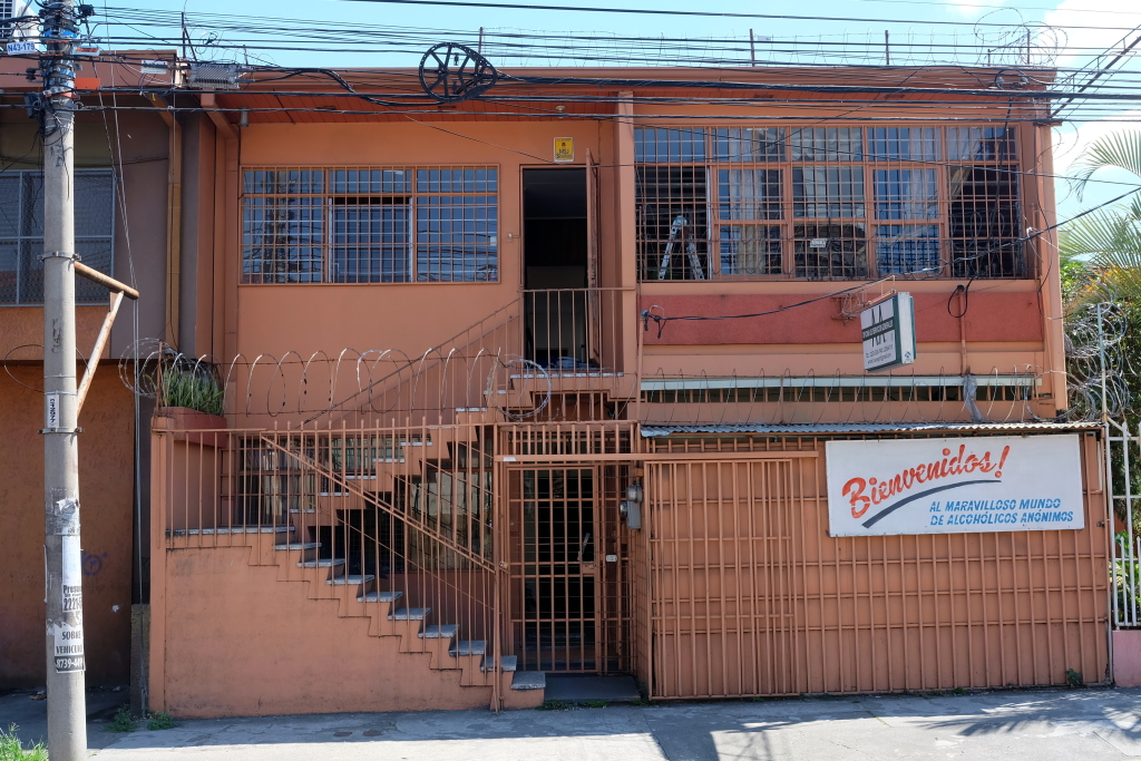 "Bienvenidos al maravilloso mundo de Alcohólicos Anónimos". San José, enero de 2016